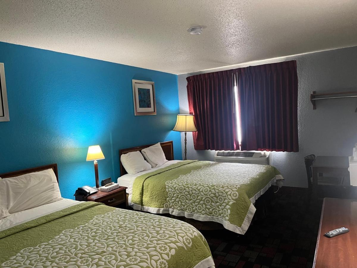 Rodeway Inn Уайтхолл Экстерьер фото