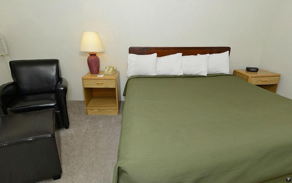 Rodeway Inn Уайтхолл Номер фото